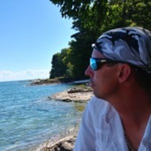 Profile photo of Tes Santayana
